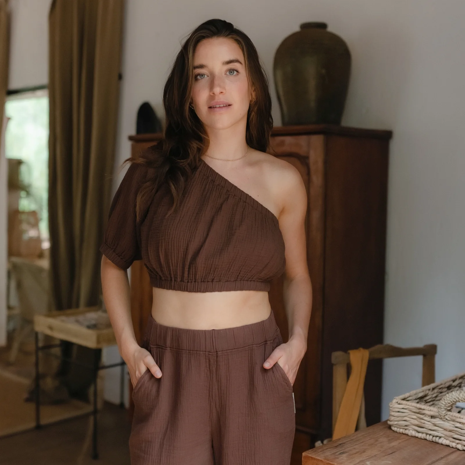 Asymmetrisches Musselin Crop Top Siv - Image 10