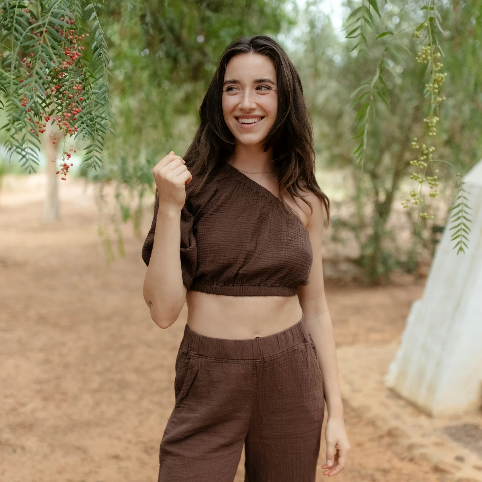 Asymmetrisches Musselin Crop Top Siv - Image 20