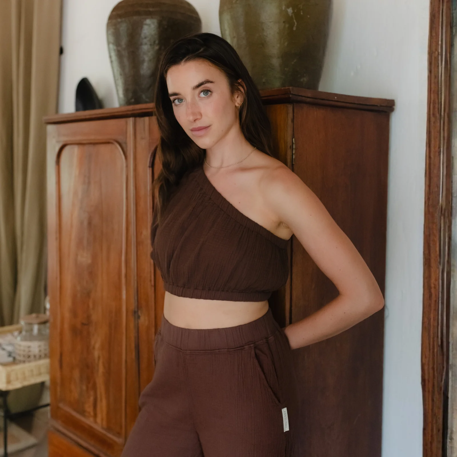 Asymmetrisches Musselin Crop Top Siv - Image 9
