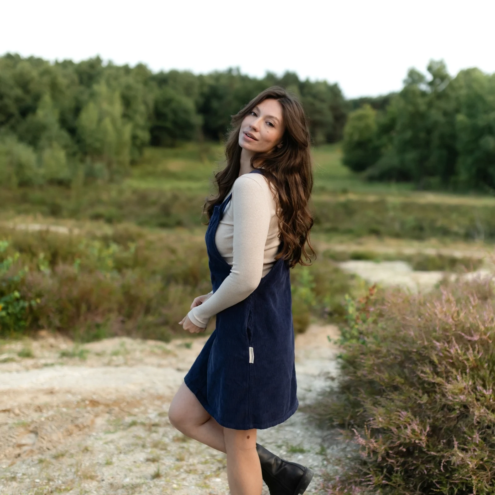 Cord Latzkleid Mika - Image 17