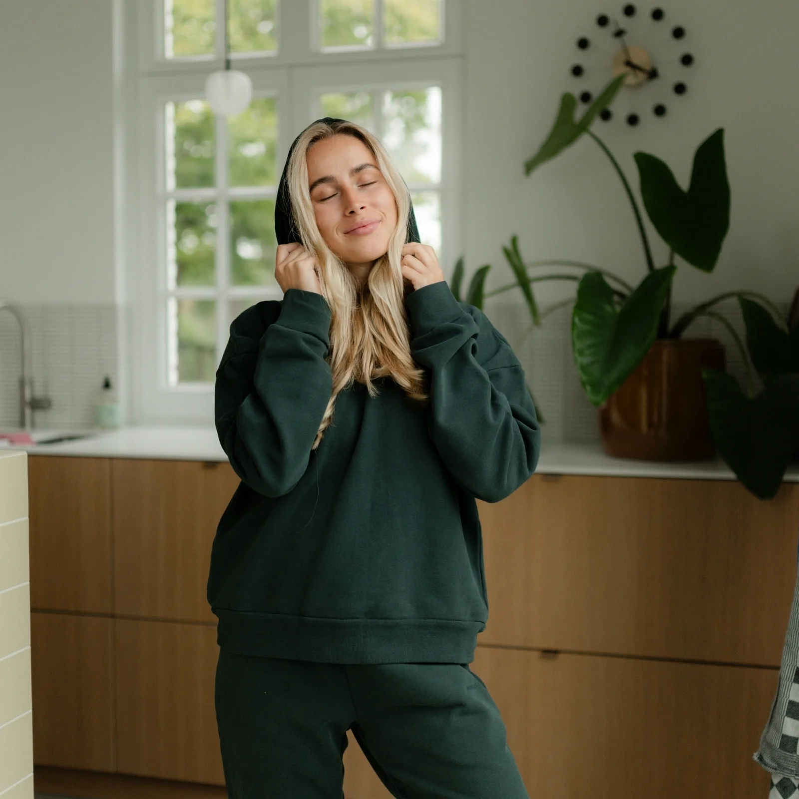 Hoodie Nissa - Image 16